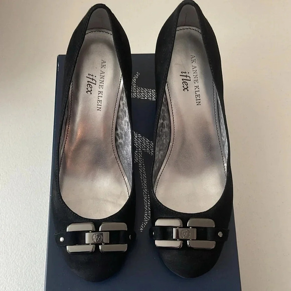 AK Anne Klein iFlex FANNON Suede Pump Size 6.5M - Picture 1 of 7